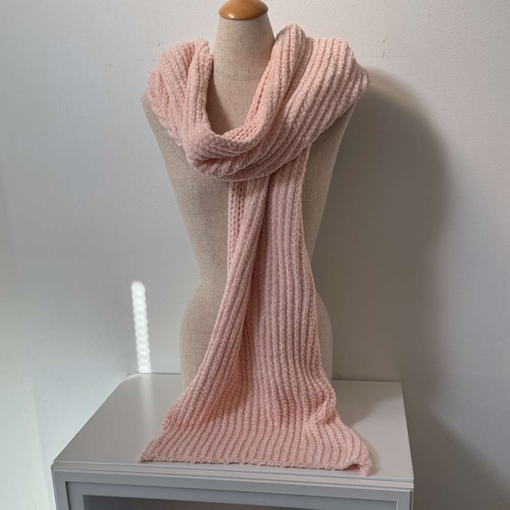 NWOT!!!! Elegant Pink Knit Scarf